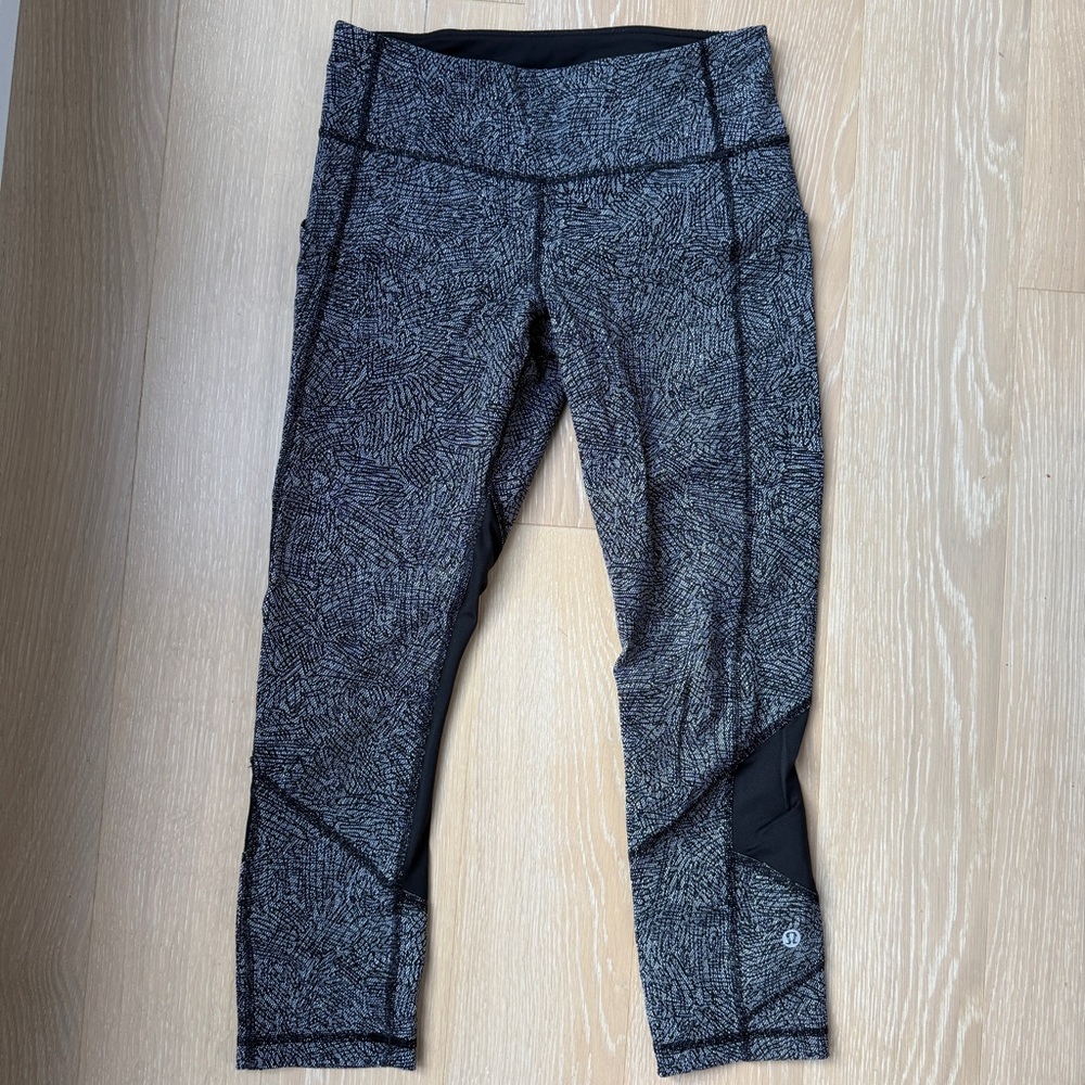 Lululemon Pace Rival Crop 2016 Seawheeze - Manifesto Black White / Black size 4